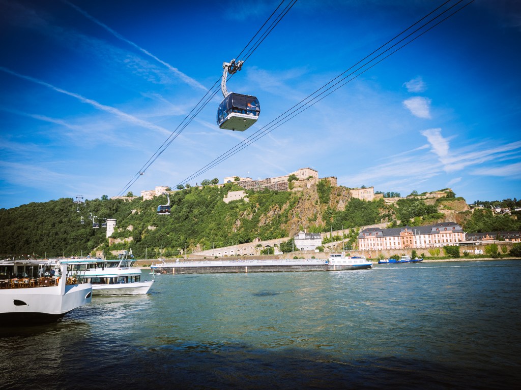Cable car to fortress