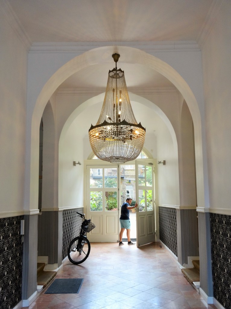 Chandelier Garden Living